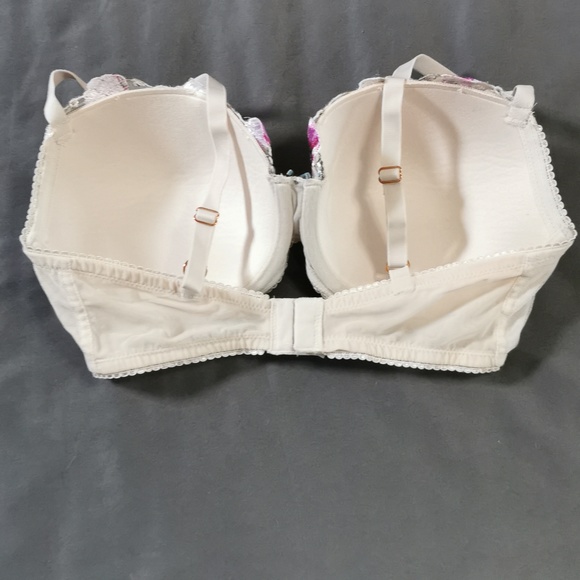 bra - Picture 4 of 4